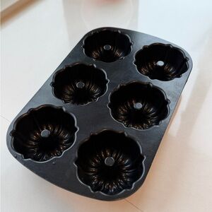 Nordic Ware Black Mini Bundt Pan